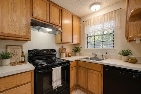 $1,085 | 619 Race Street, Crowley, TX 76036