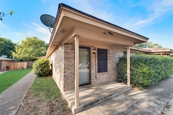 $1,085 | 619 Race Street, Crowley, TX 76036