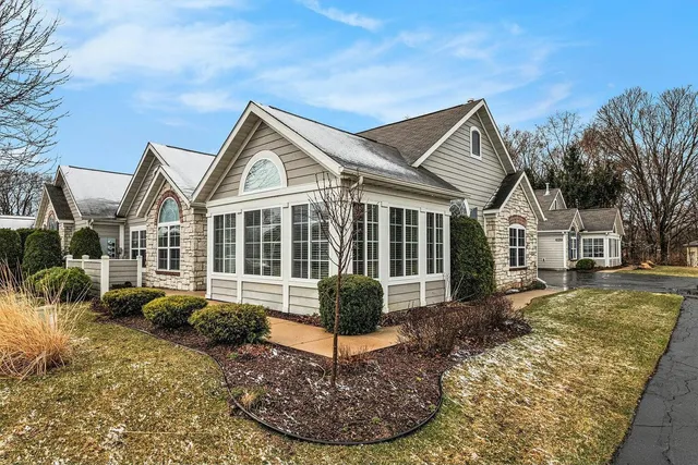 $429,900 | 2923 Villa Lane, Benton Harbor, MI 49022