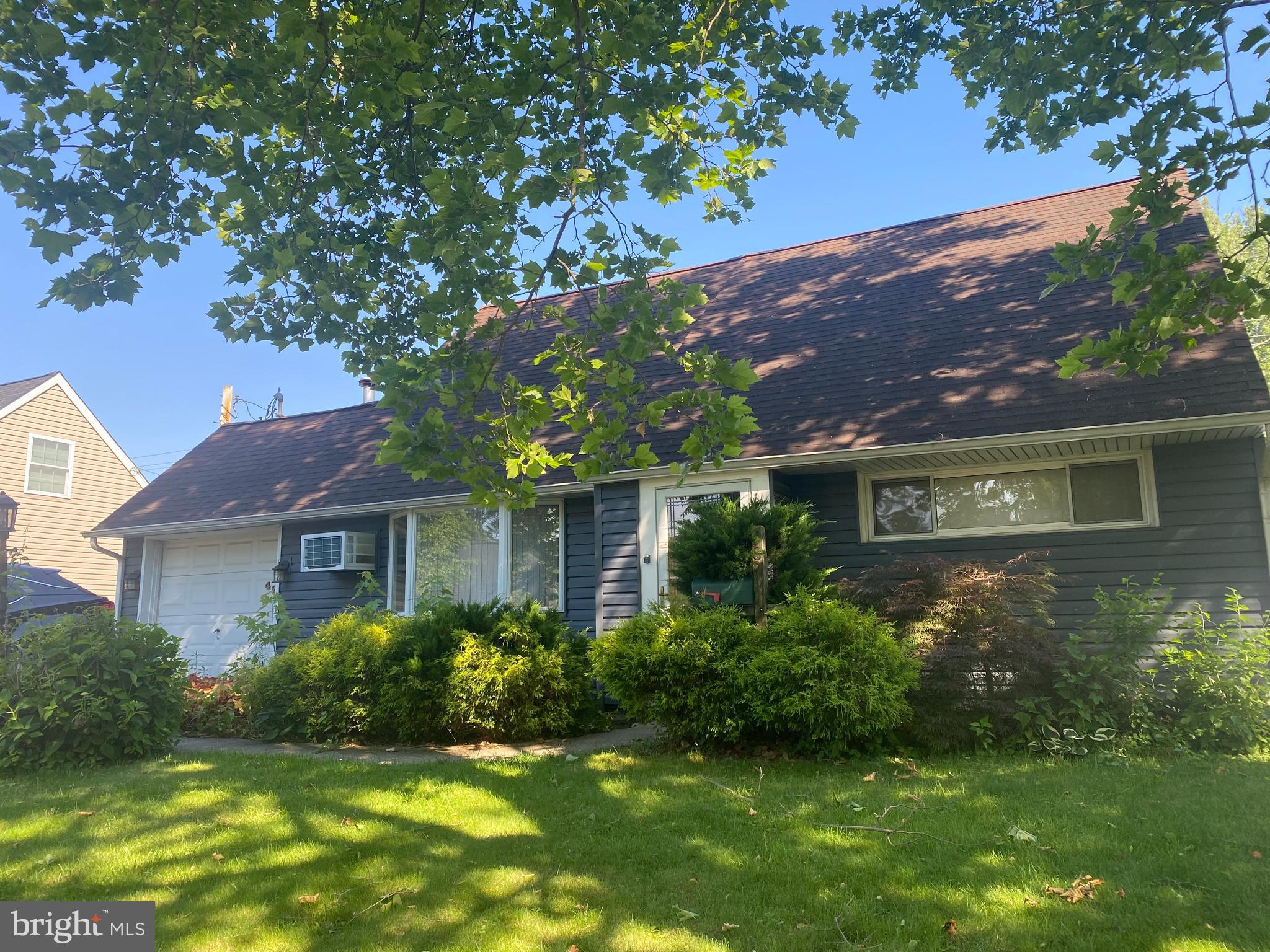 48 Queen Anne Road Levittown, PA 19057 - Photo 1 of 4 Gallery Image 1