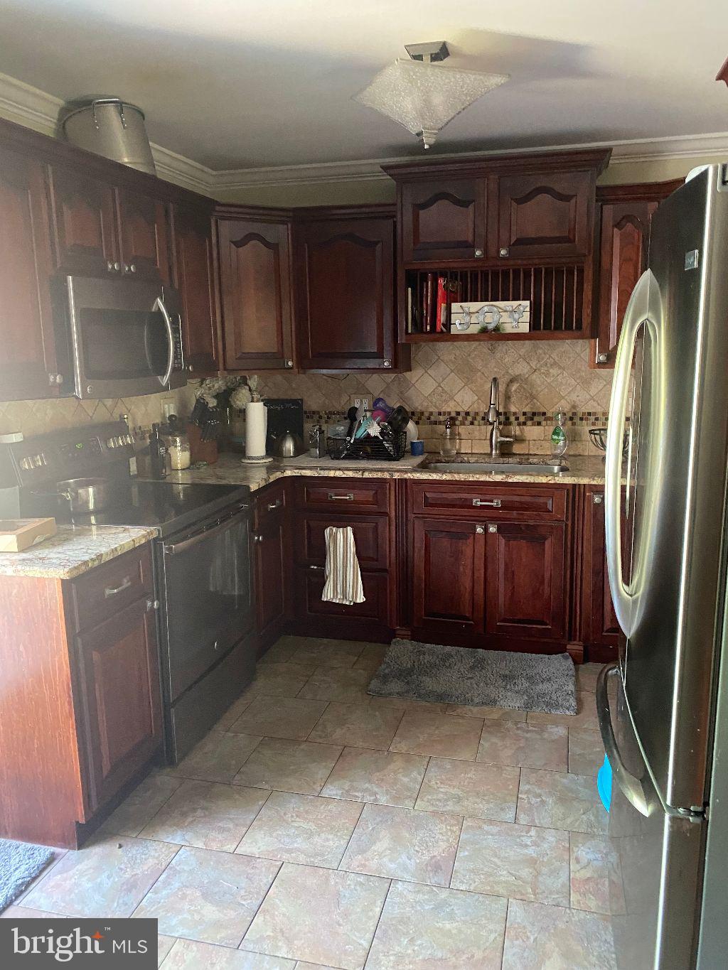 48 Queen Anne Road Levittown, PA 19057 - Photo 3 of 4 Gallery Image 3
