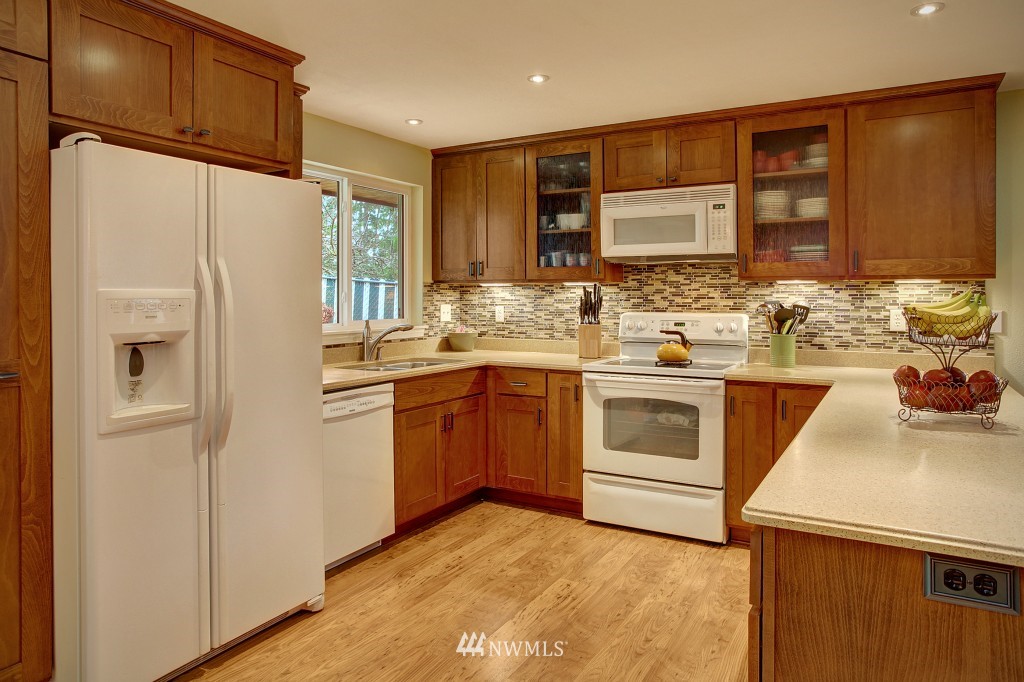 220 Elma Place Southeast Renton, WA 98059 - Photo 6 of 14