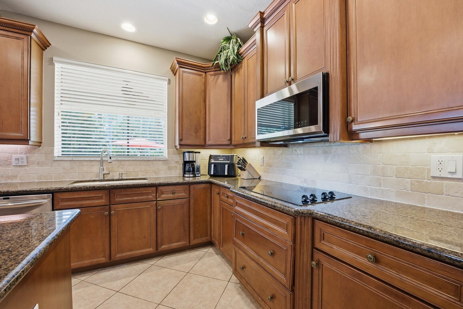 11161 Sunset Ridge Circle Boynton Beach, FL 33473 - Photo 12 of 71 Granite Countertops