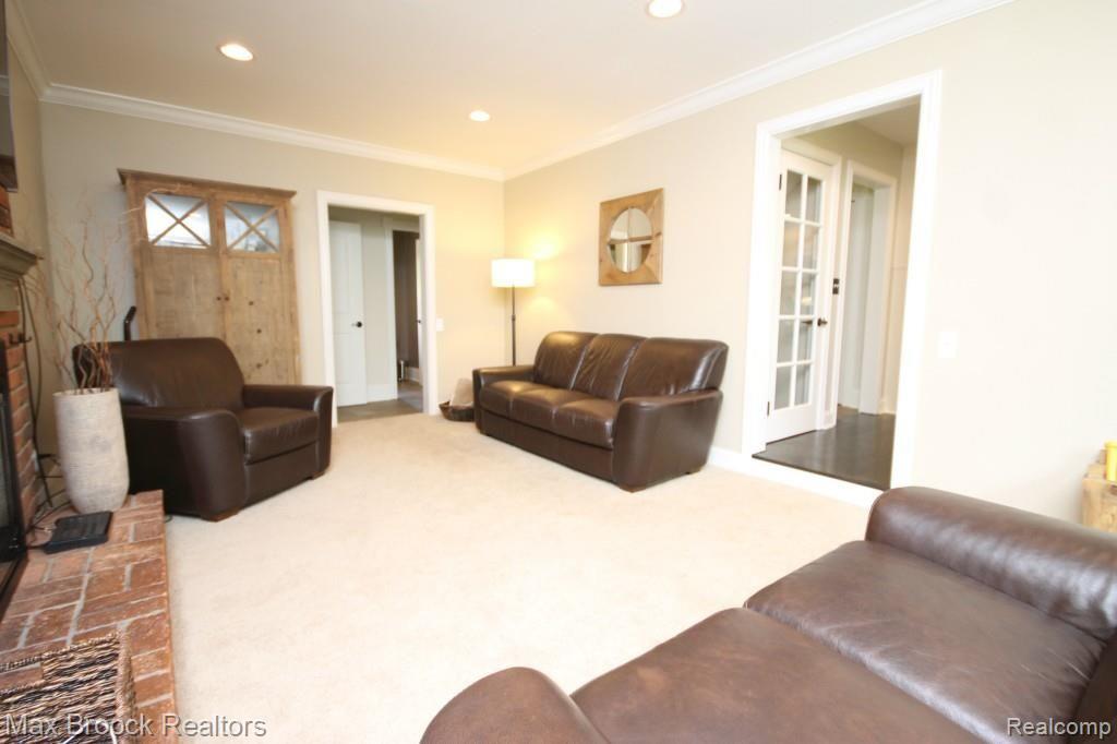 858 Dowling Road Bloomfield Hills, MI 48304 - Photo 16 of 29 IMG_5577.jpg