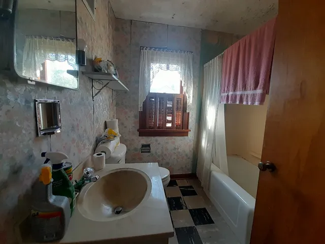 an empty room with a empty space and window