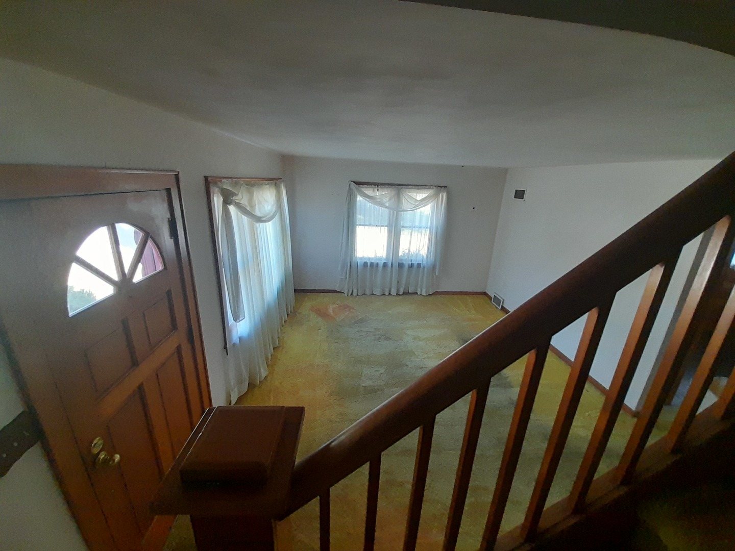 211 4th Avenue Mendota, IL 61342 - Photo 19 of 25 a view of an entryway