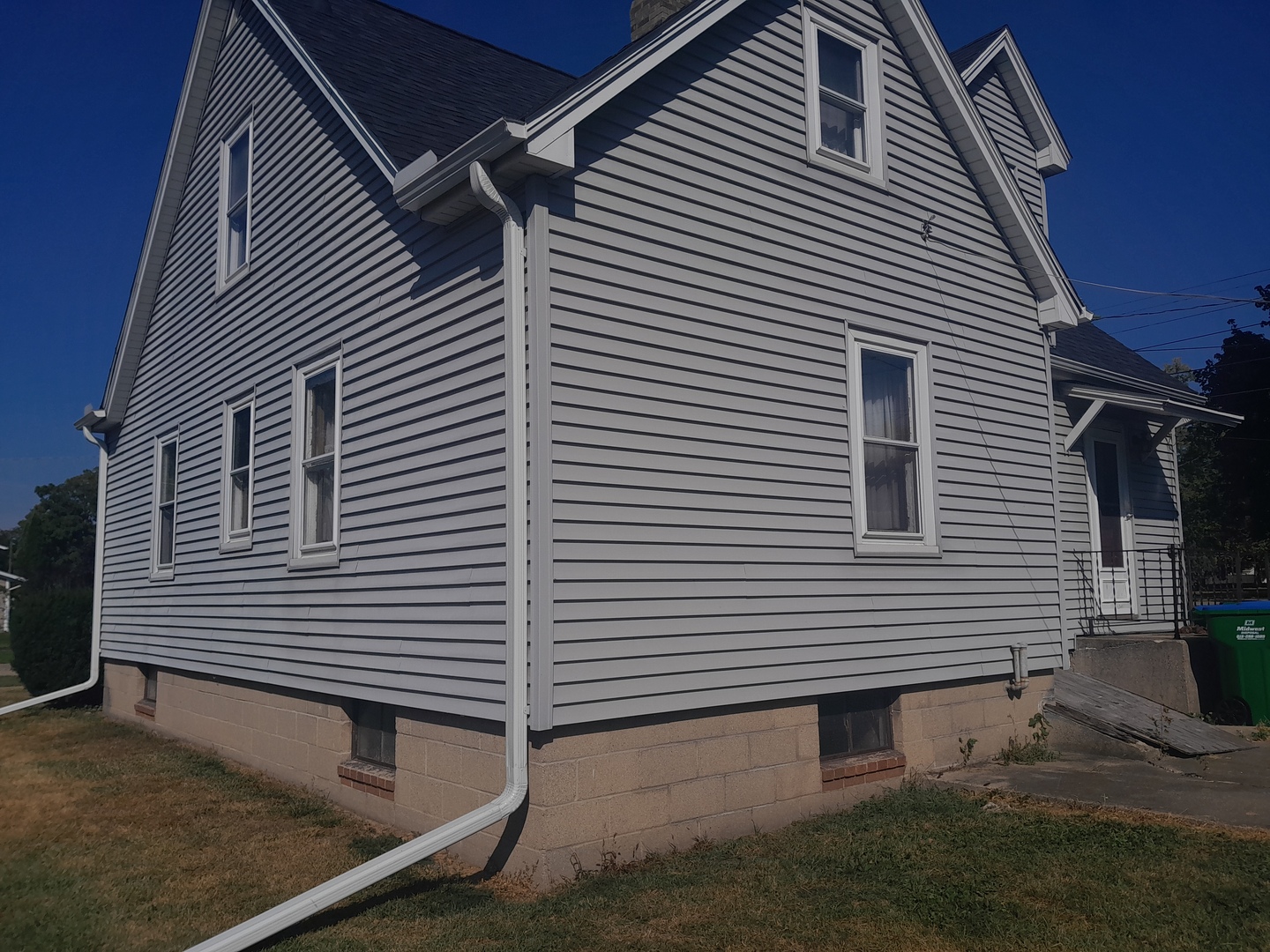 211 4th Avenue Mendota, IL 61342 - Photo 2 of 25 a view of a house with a small yard