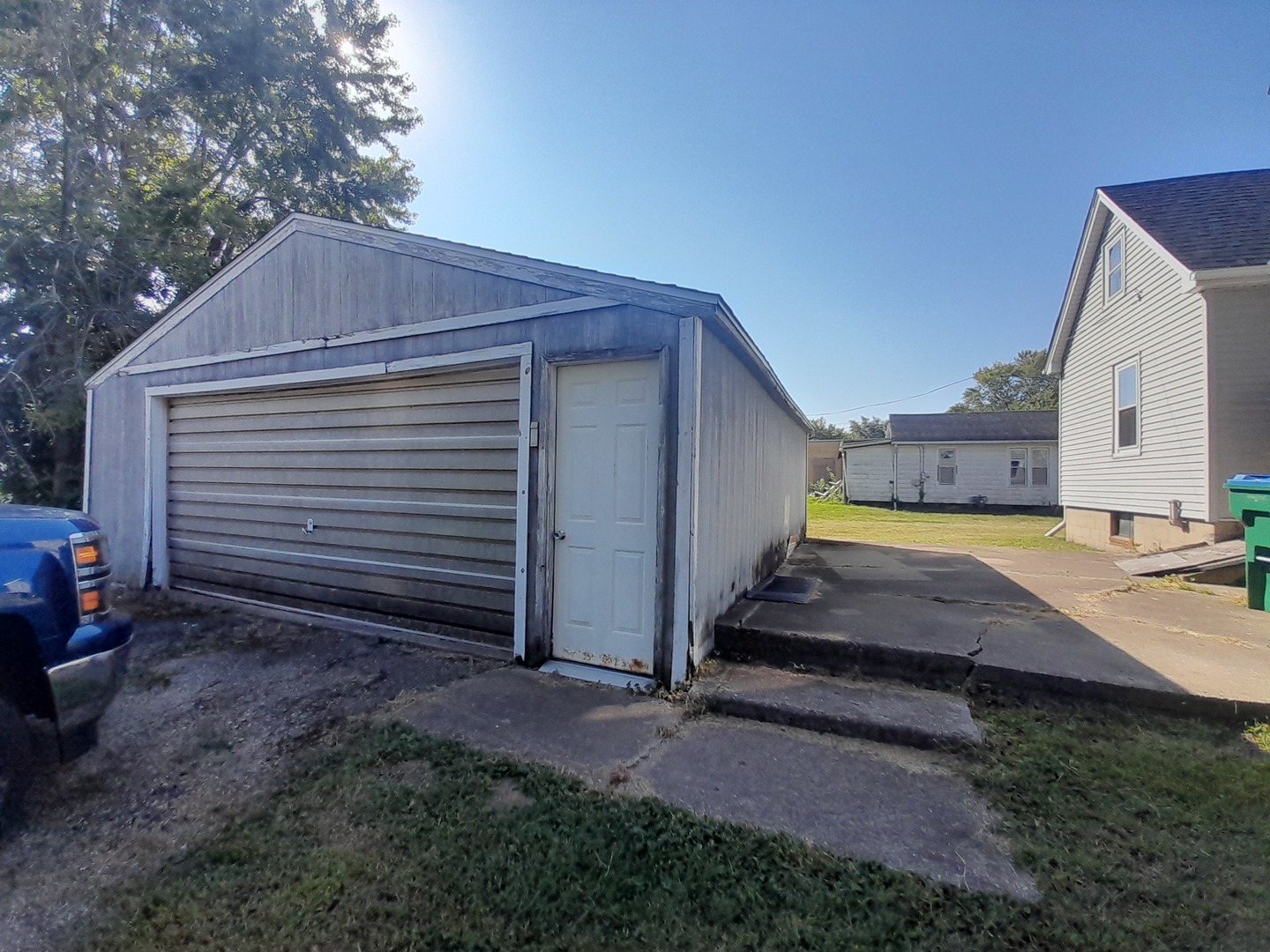 211 4th Avenue Mendota, IL 61342 - Photo 4 of 25 a view of a house with a yard