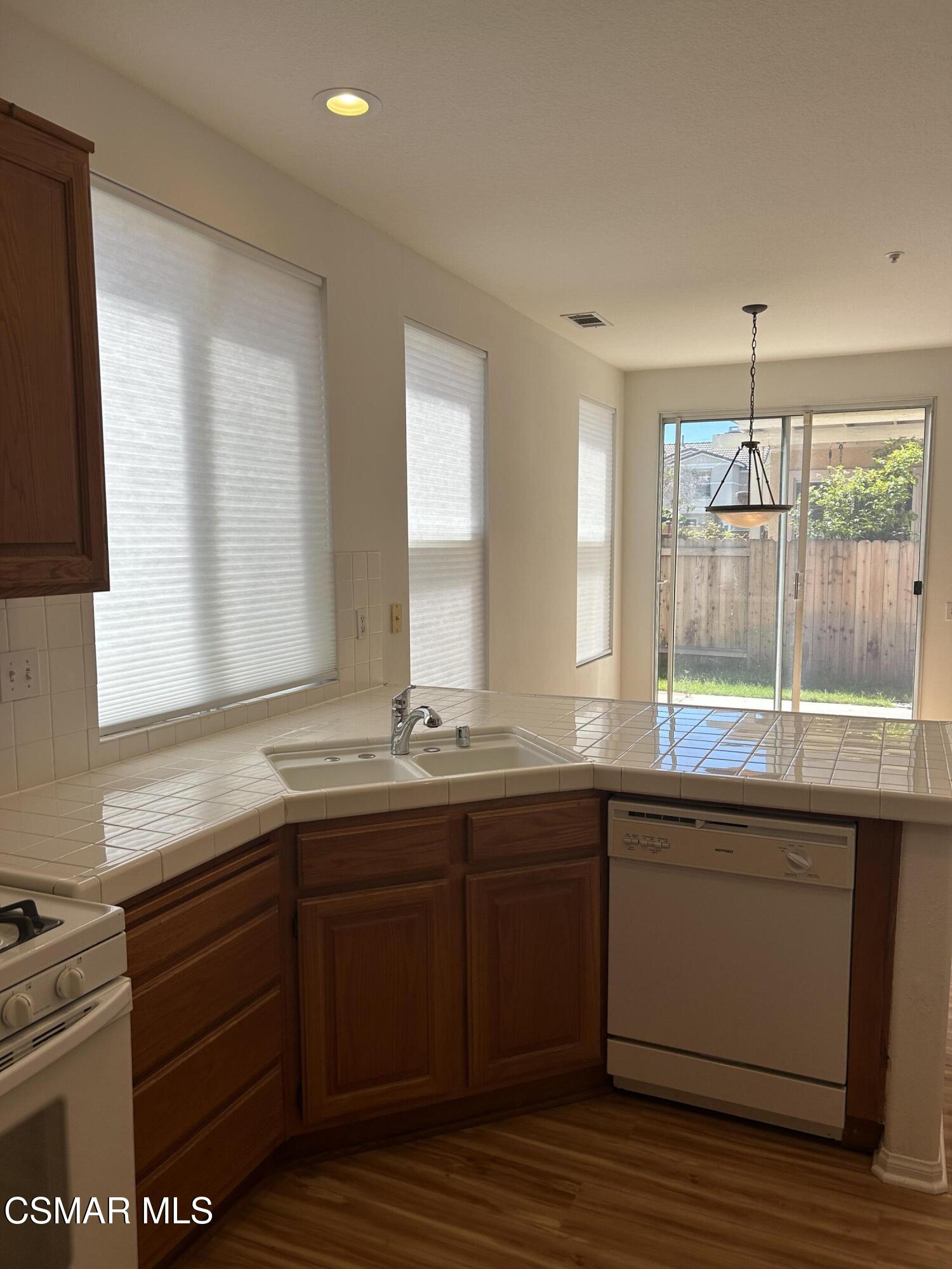 822 Pontoon Way Oxnard, CA 93035 - Photo 8 of 24 kitchen1