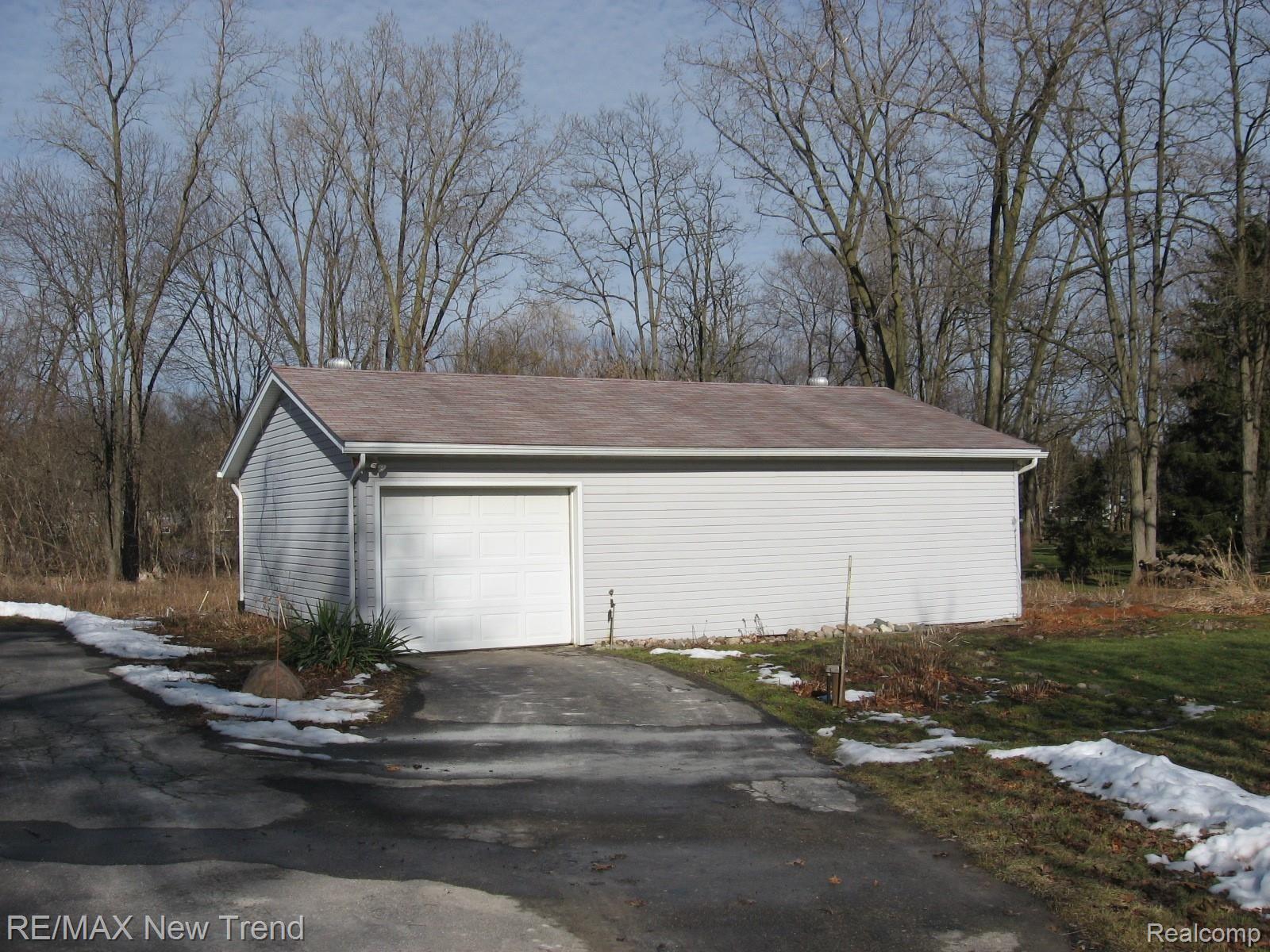7565 McClements Road Brighton, MI 48114 - Photo 4 of 30 IMG_6908.JPG
