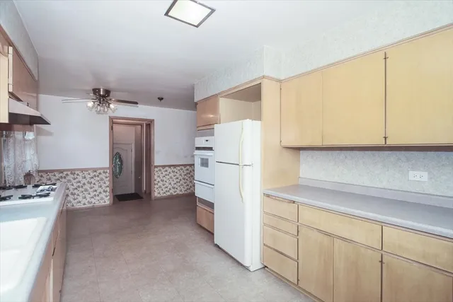 $490,000 | 1420 Indian Hill Drive, Schaumburg, IL 60193