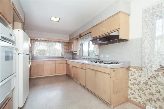 $490,000 | 1420 Indian Hill Drive, Schaumburg, IL 60193