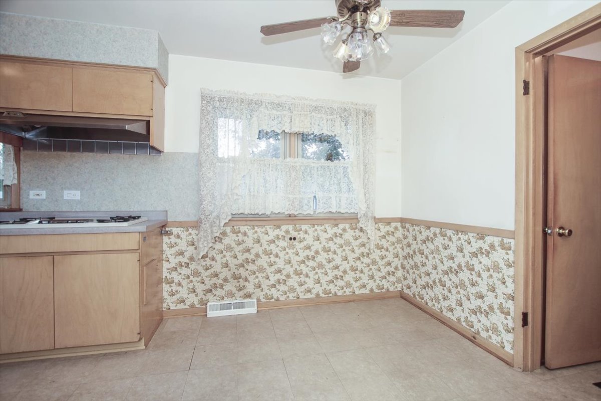 1420 Indian Hill Drive Schaumburg, IL 60193 - Photo 16 of 33 a room with cabinets and chandelier