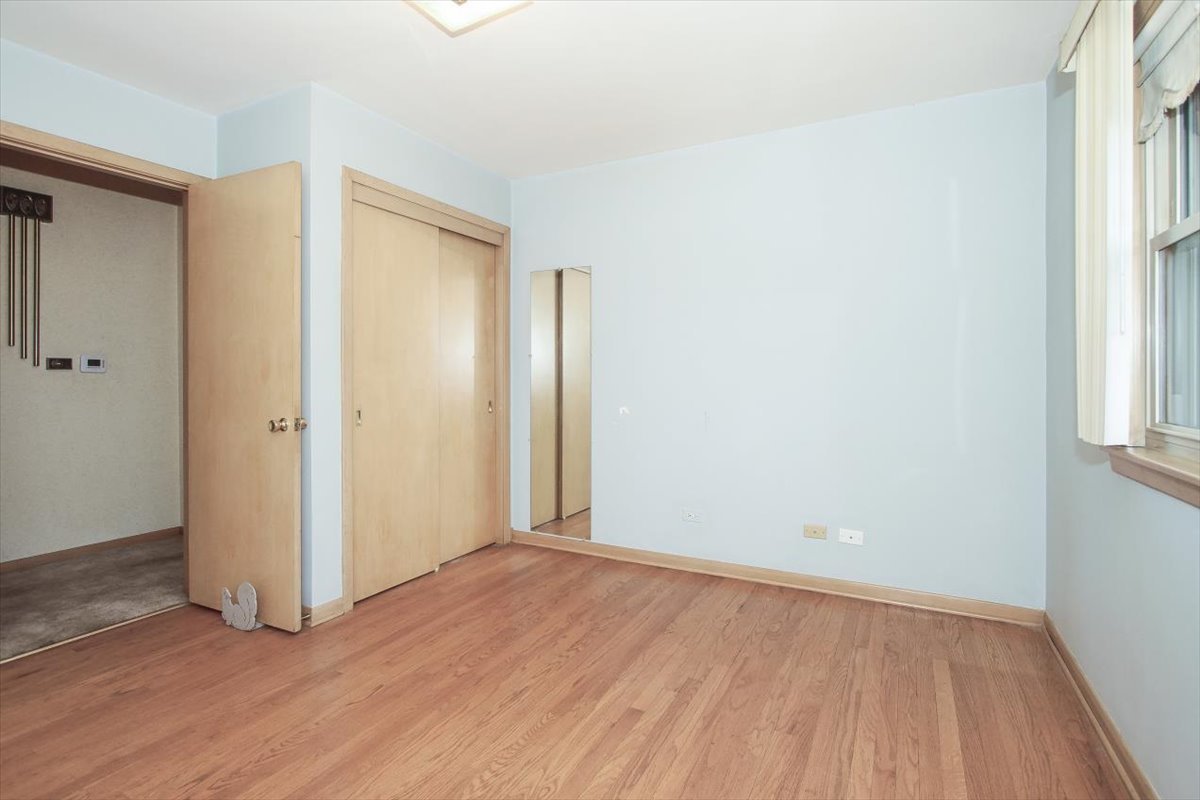 1420 Indian Hill Drive Schaumburg, IL 60193 - Photo 22 of 33 an empty room with wooden floor and windows