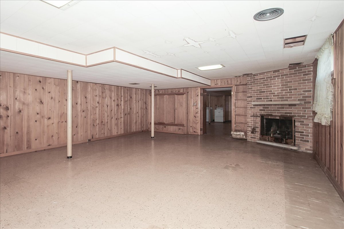 1420 Indian Hill Drive Schaumburg, IL 60193 - Photo 24 of 33 a view of an empty room with a fireplace