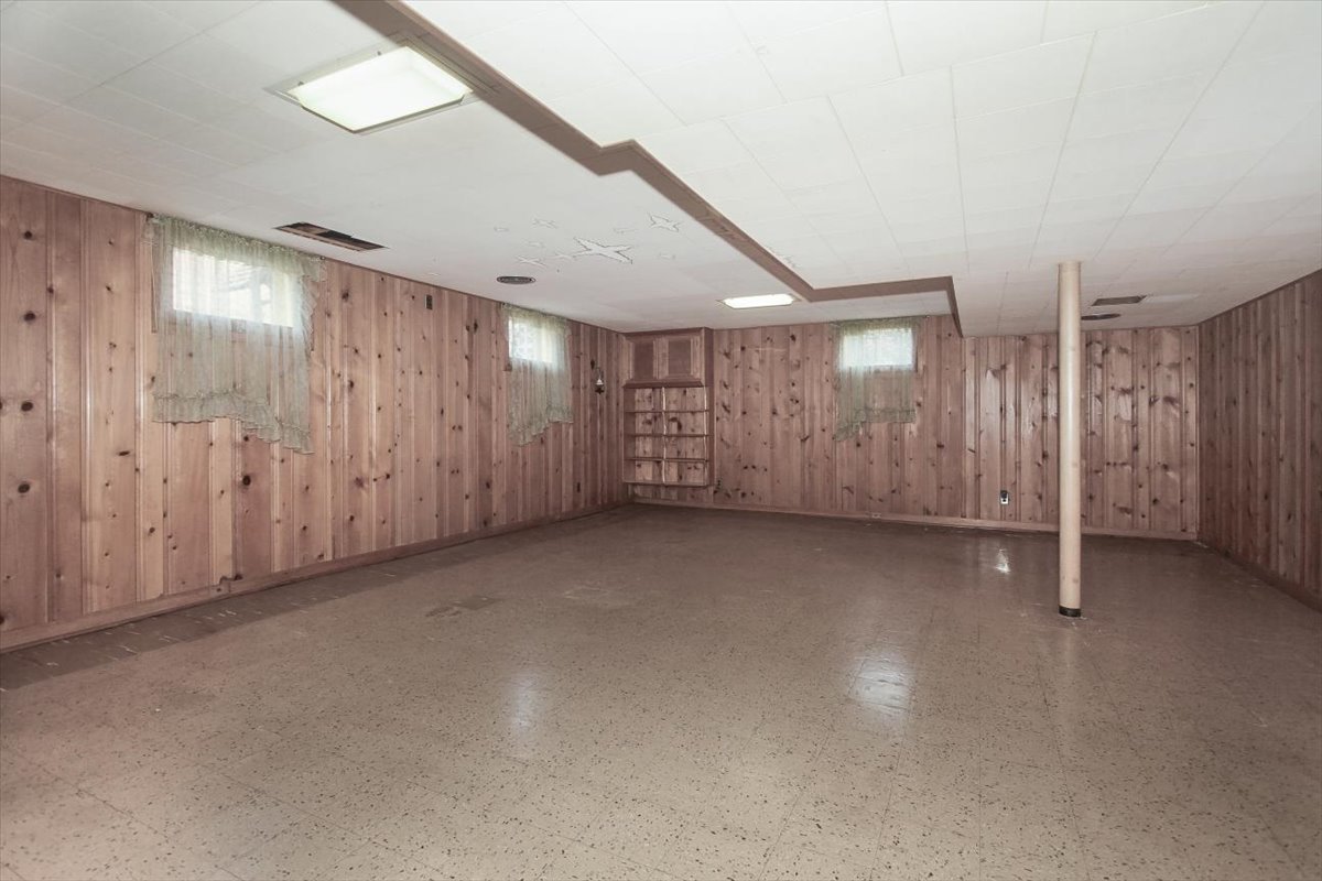 1420 Indian Hill Drive Schaumburg, IL 60193 - Photo 25 of 33 a view of an empty room