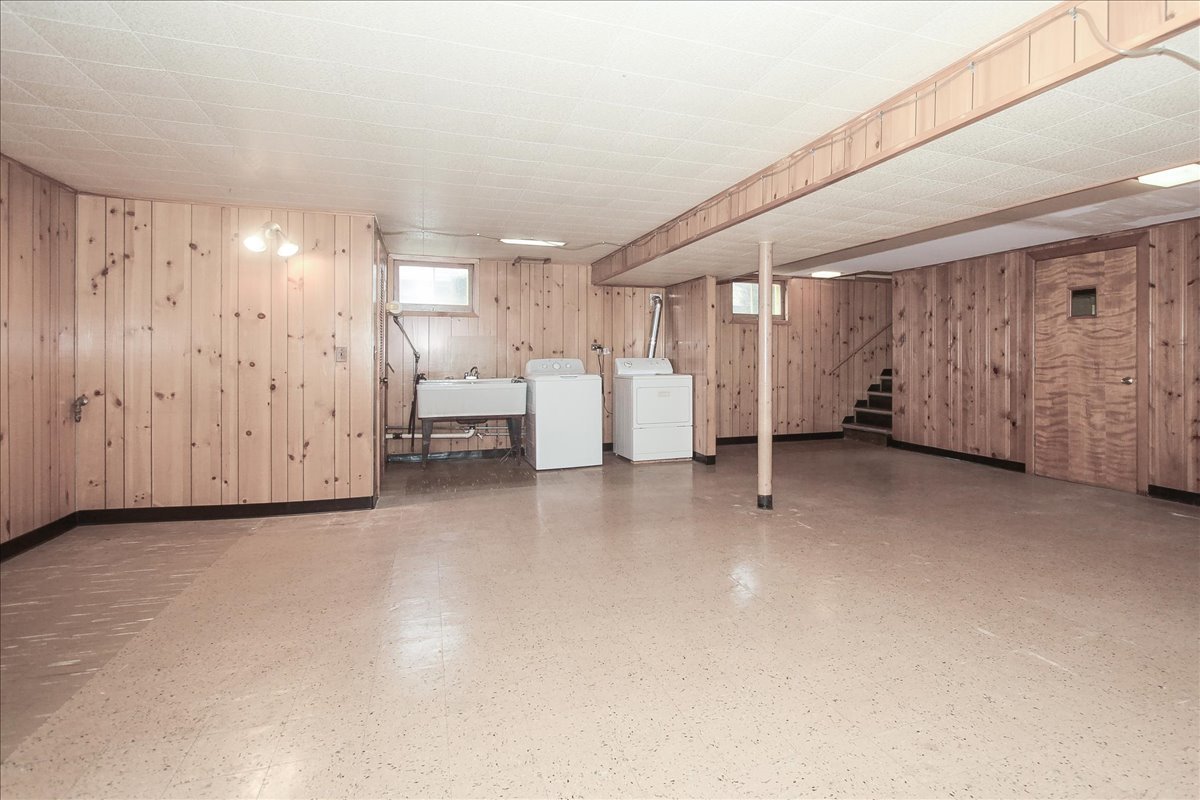 1420 Indian Hill Drive Schaumburg, IL 60193 - Photo 27 of 33 a view of an empty room