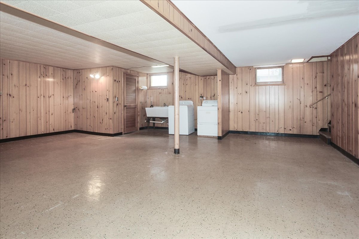 1420 Indian Hill Drive Schaumburg, IL 60193 - Photo 29 of 33 a view of an empty room