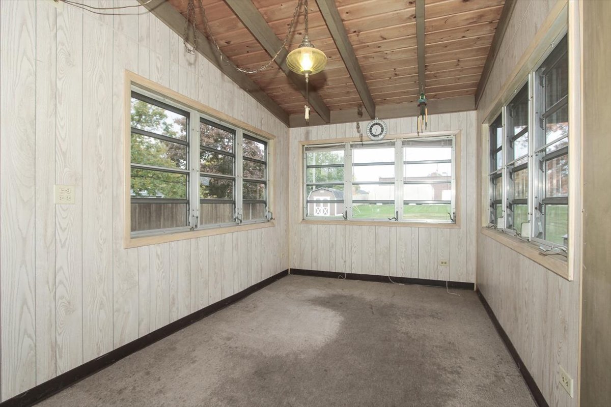 1420 Indian Hill Drive Schaumburg, IL 60193 - Photo 31 of 33 a view of an empty room with a window
