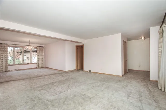 $490,000 | 1420 Indian Hill Drive, Schaumburg, IL 60193