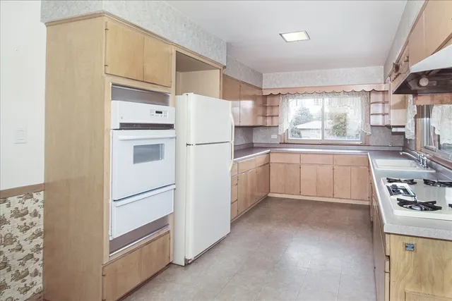 $490,000 | 1420 Indian Hill Drive, Schaumburg, IL 60193