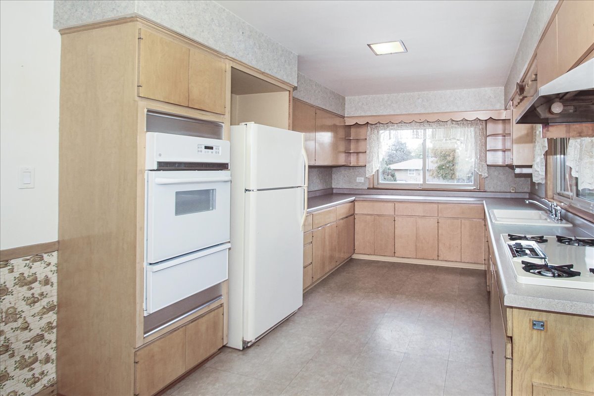 1420 Indian Hill Drive Schaumburg, IL 60193 - Photo 7 of 33 a kitchen with white cabinets and white appliances