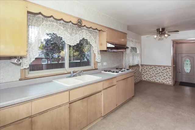 $490,000 | 1420 Indian Hill Drive, Schaumburg, IL 60193