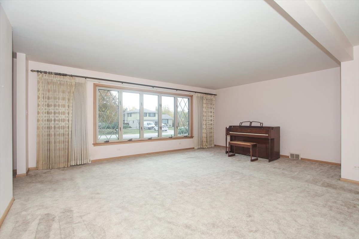 1420 Indian Hill Drive Schaumburg, IL 60193 - Photo 10 of 33 a view of a big room with an empty space and windows