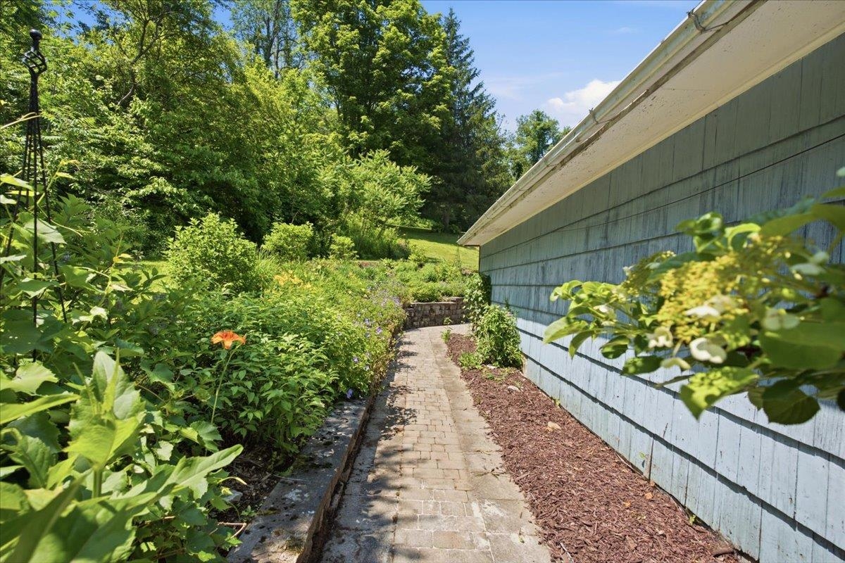 811 Middle Pownal Road Bennington, VT 05201 - Photo 27 of 37