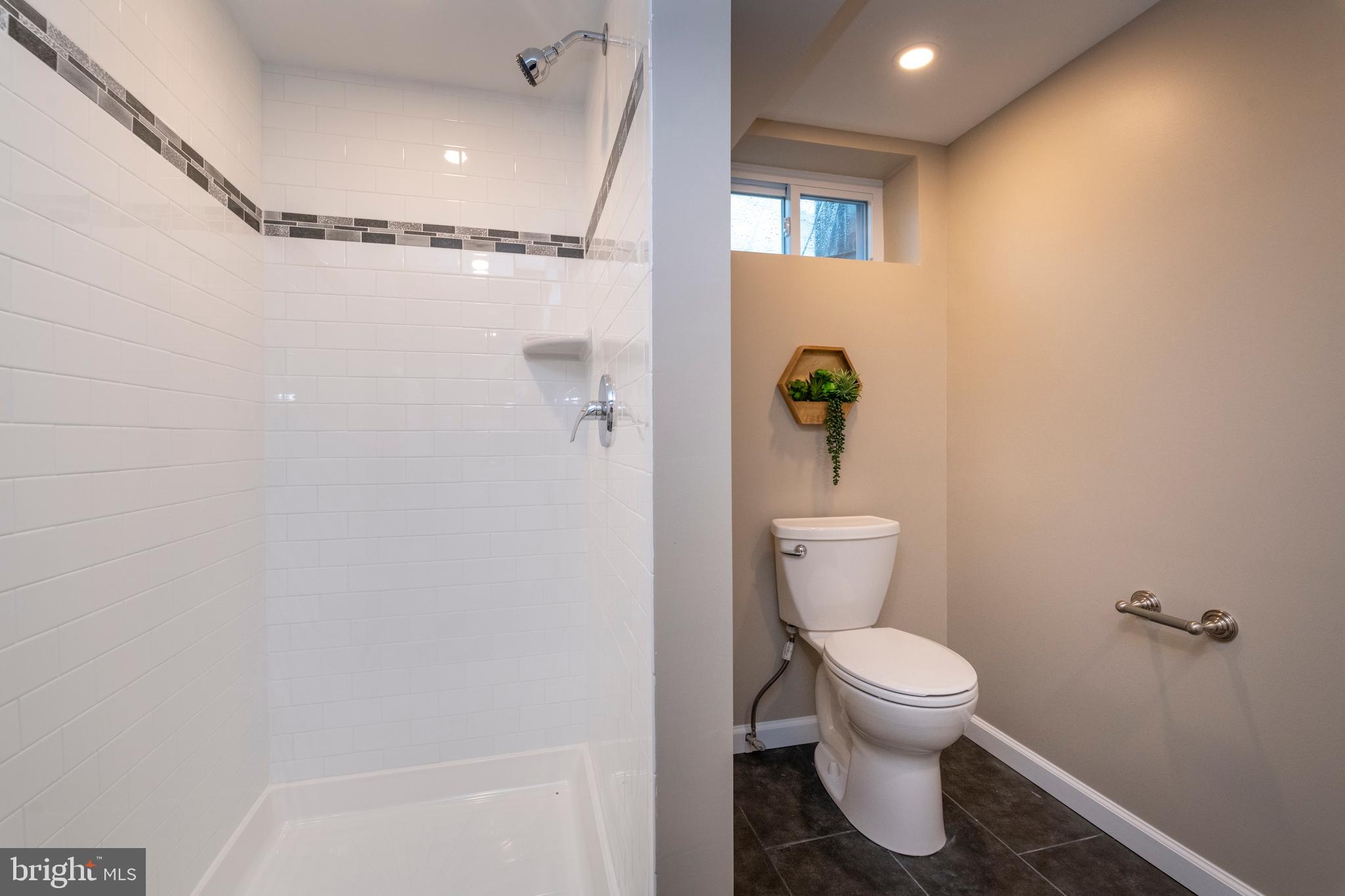 2449 Woodcroft Road Baltimore, MD 21234 - Photo 37 of 44 Gallery Image 37