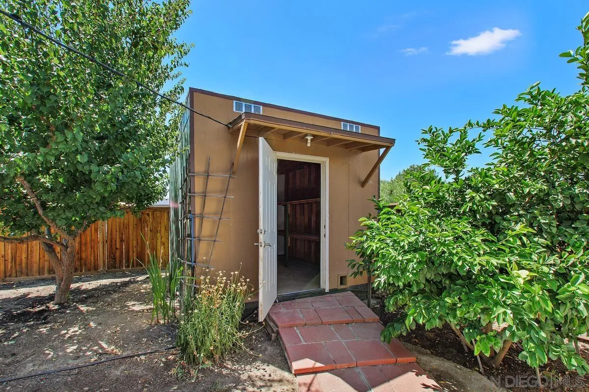 1132 Tabernacle Lane San Jacinto, CA 92582 - Photo 30 of 39 a view of a house with a yard