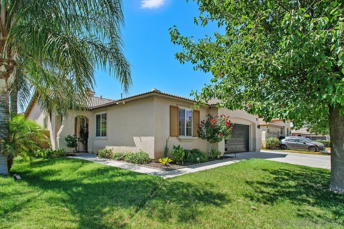 1132 Tabernacle Lane San Jacinto, CA 92582 - Photo 36 of 39 a front view of house with yard and green space