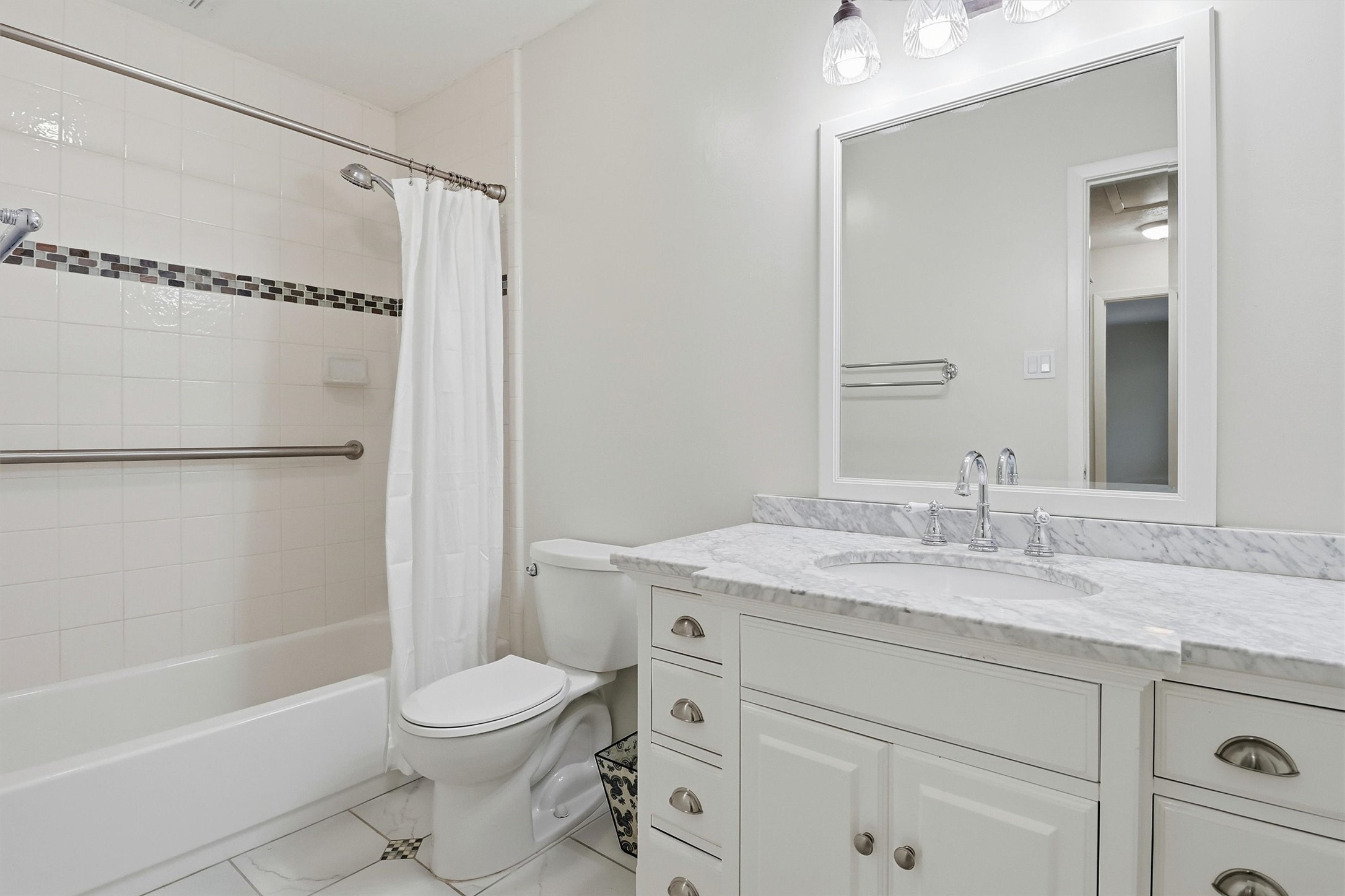 22411 Waynoka Road Katy, TX 77450 - Photo 27 of 34 Guest Bathroom