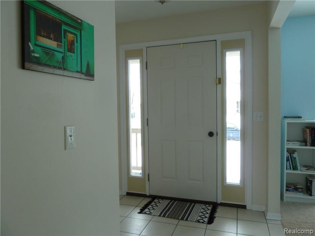 1378 Remsing Street Hartland, MI 48353 - Photo 4 of 52 Entry