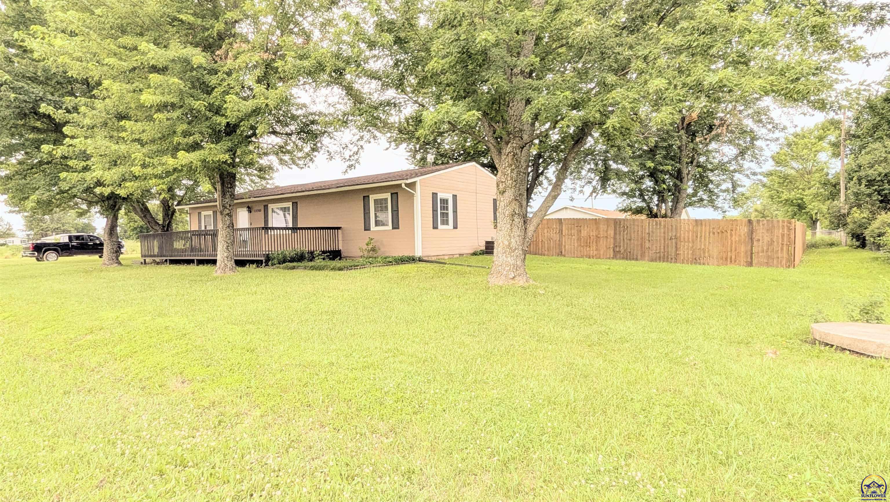13765 South Morrill Road Carbondale, KS 66414 - Photo 4 of 46