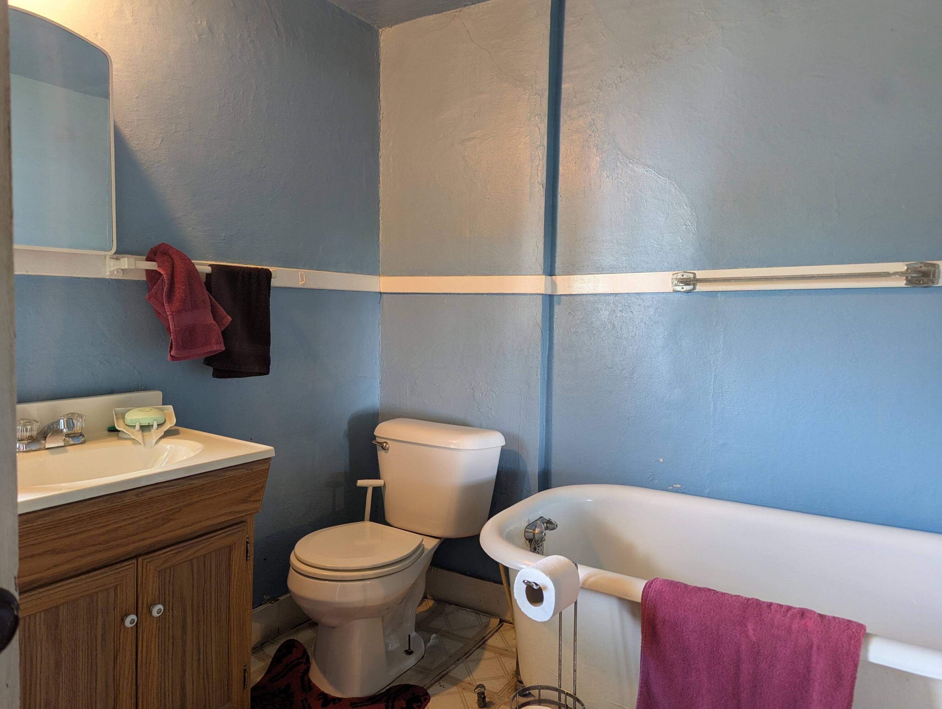 1815 Edwards Avenue Springfield, OH 45503 - Photo 8 of 10 PXL_20260513_151751015.MP
