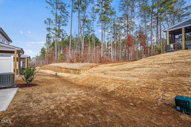 a view of road with yard