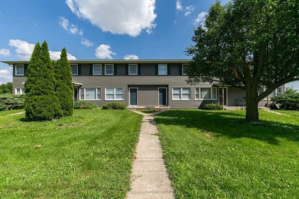 $1,298,700 | 3367 Hillandale Road, Davenport, IA 52806