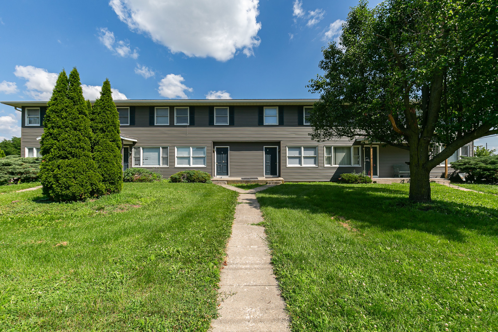 3367 Hillandale Road Davenport, IA 52806 - Photo 1 of 26