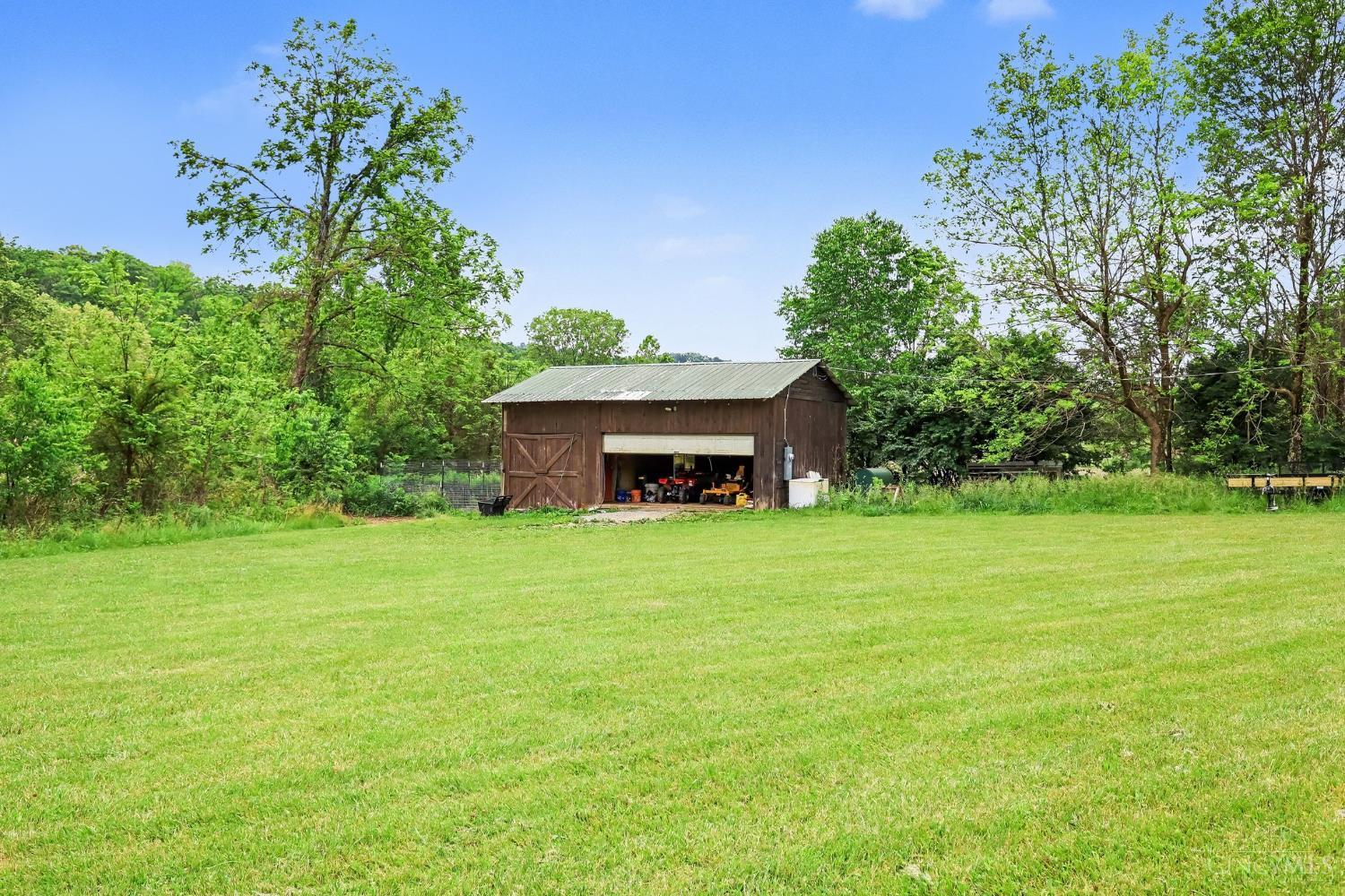19684 State Rte 41 Peebles, OH 45660 - Photo 28 of 35 20'x30' barn, with 20'x20' fenced area.