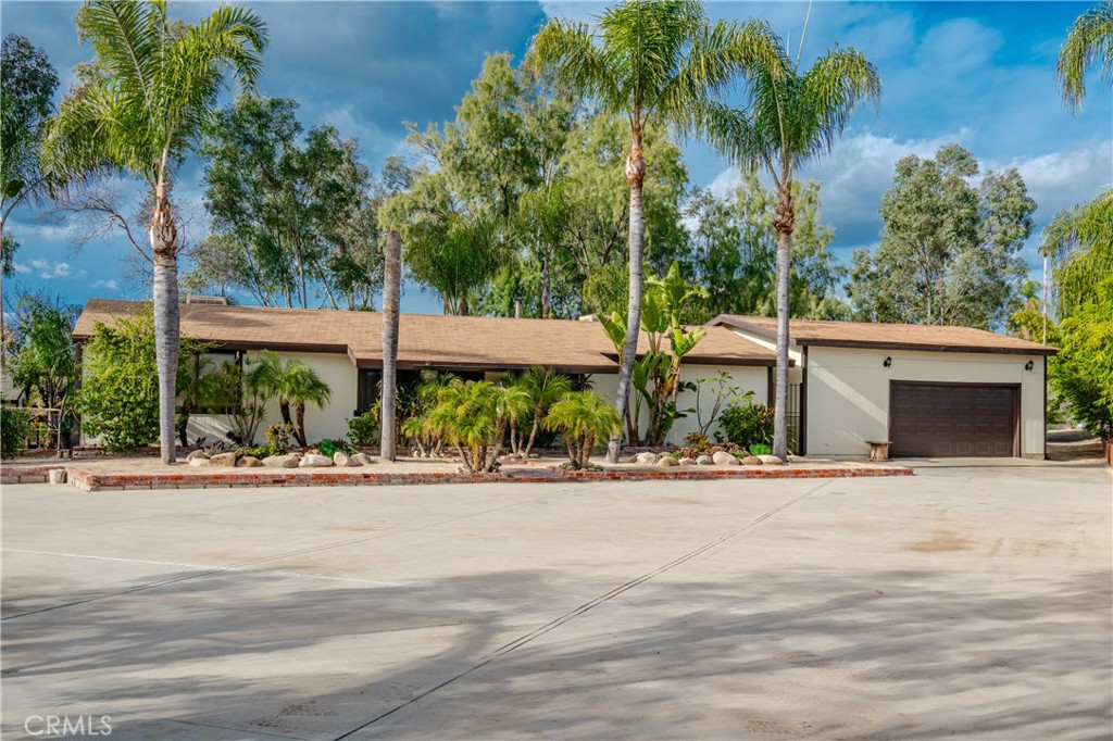 20950 Claire Road Perris, CA 92570 - Photo 5 of 74 front view of a house and a yard