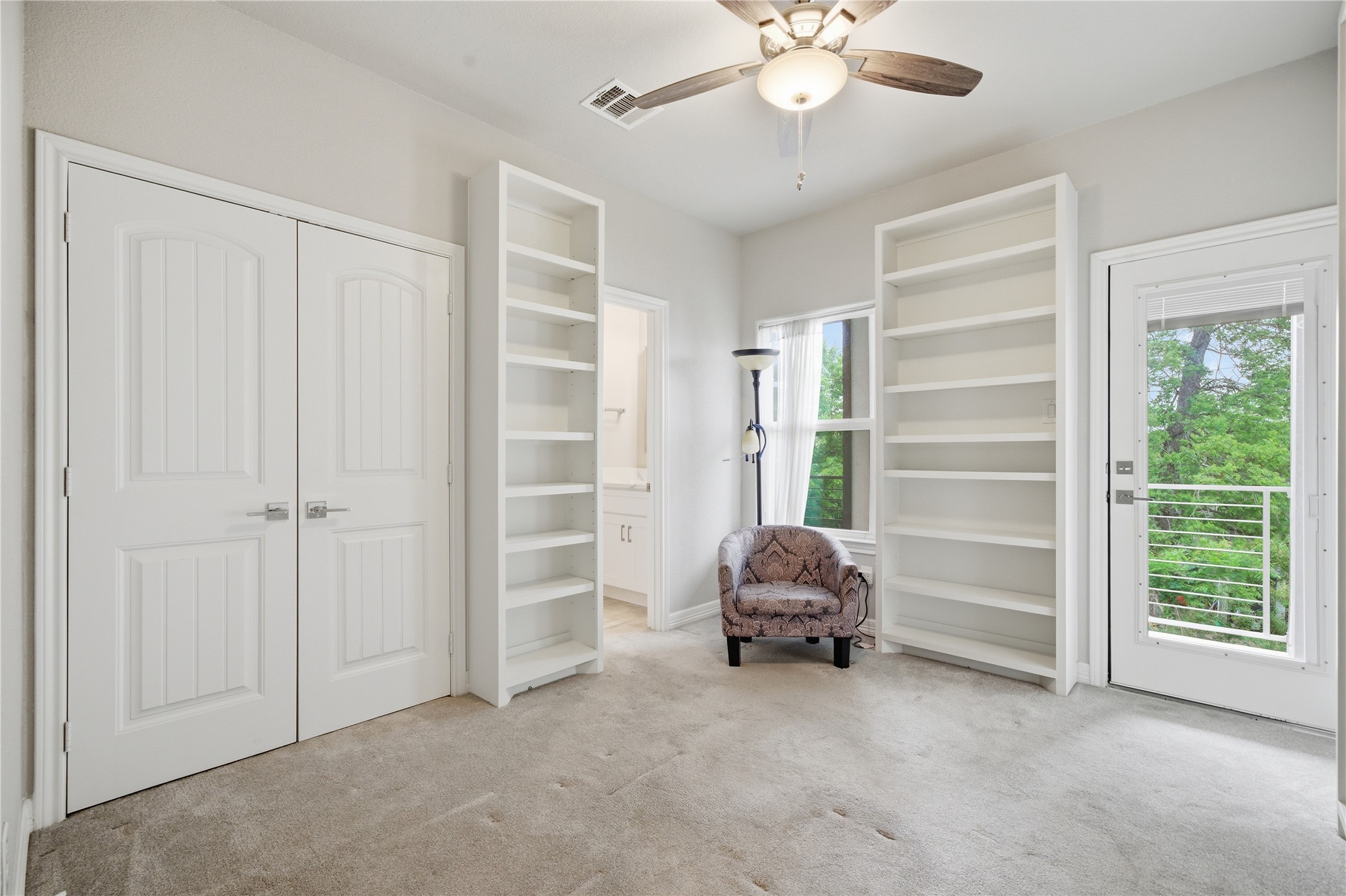 4412 New Orleans Street, Unit B Houston, TX 77020 - Photo 31 of 42 Bedroom #2. This room shares a jack-and-jill bath and has a private balcony.