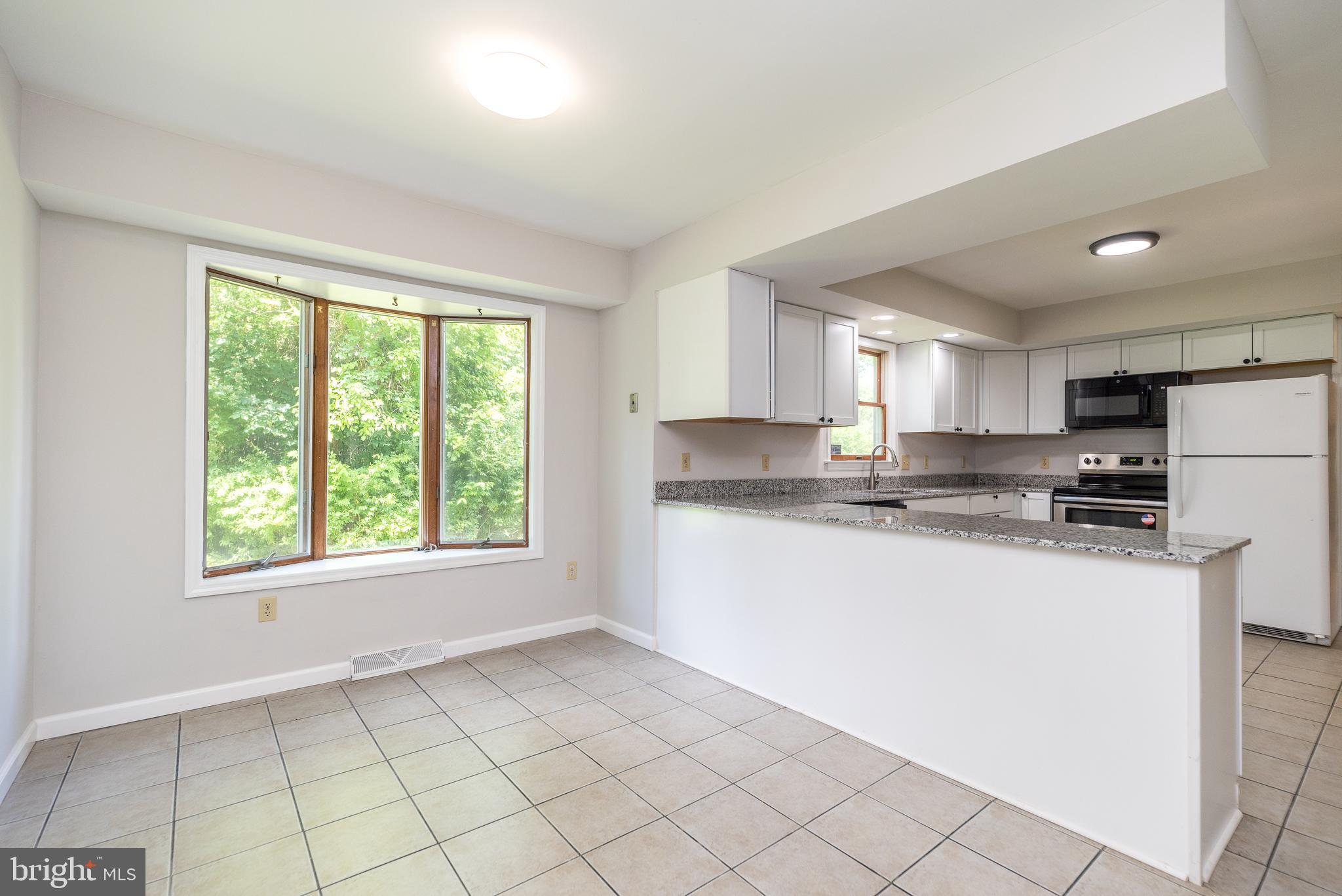 130 Davis Road Coatesville, PA 19320 - Photo 8 of 52 Eat-in Kitchen
