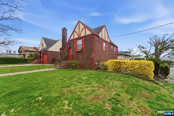 $3,800 | 820 Elizabeth Street, Ridgefield, NJ 07657