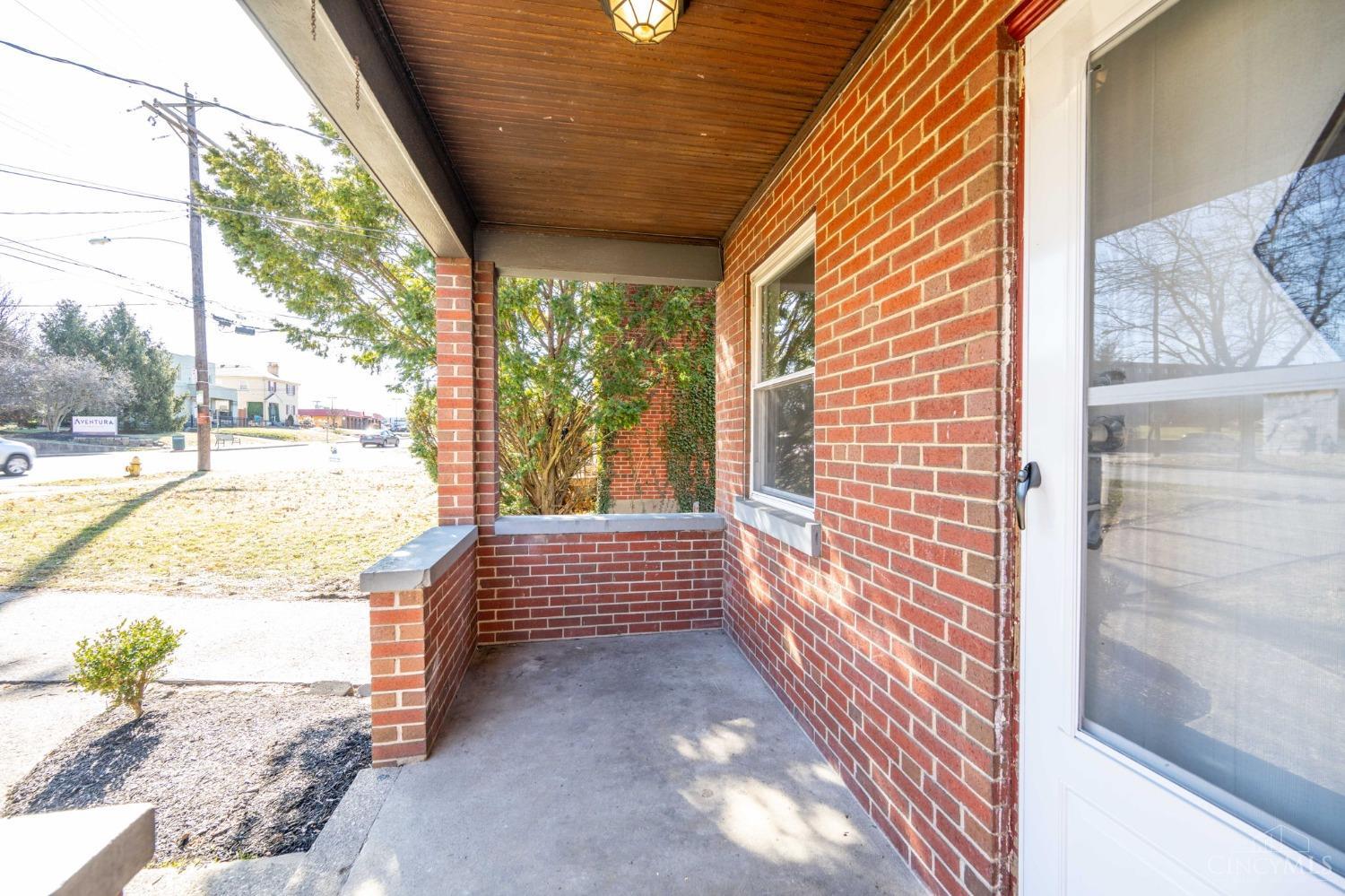 2413 Ferguson Road Cincinnati, OH 45238 - Photo 4 of 46