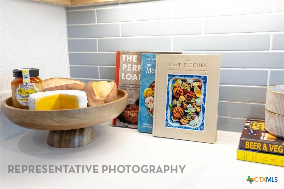 255 White Oak Castroville, TX 78009 - Photo 7 of 46