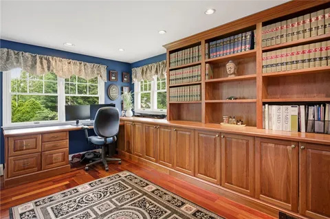 $1,395,000 | 31 Meadowbrook Drive, Barrington, RI 02806
