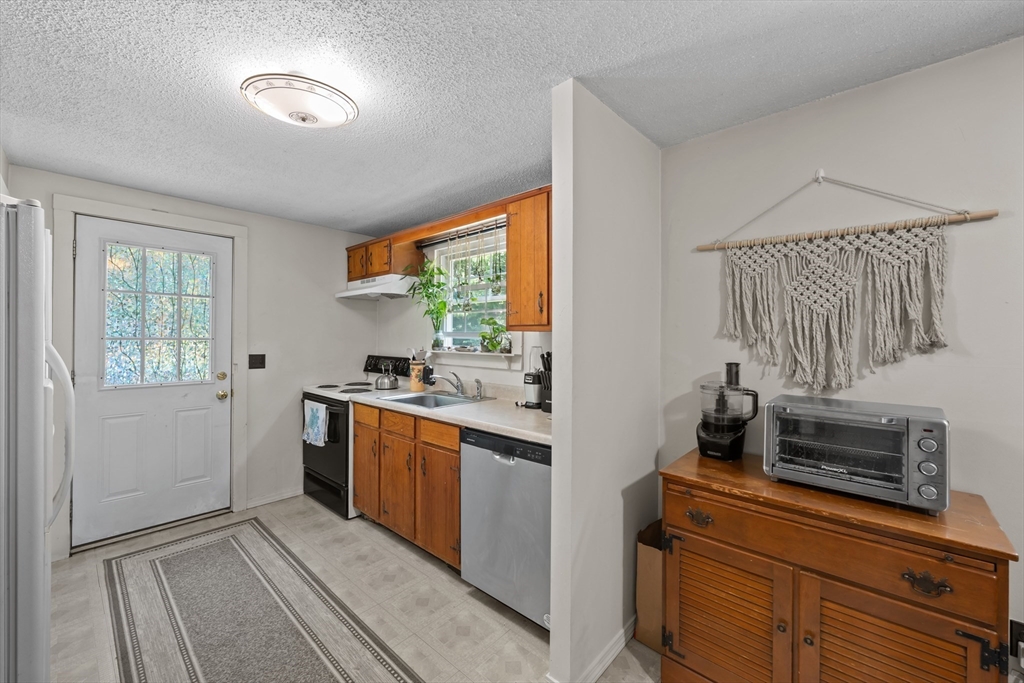 607-609 Flat Hill Road Lunenburg, MA 01462 - Photo 9 of 42