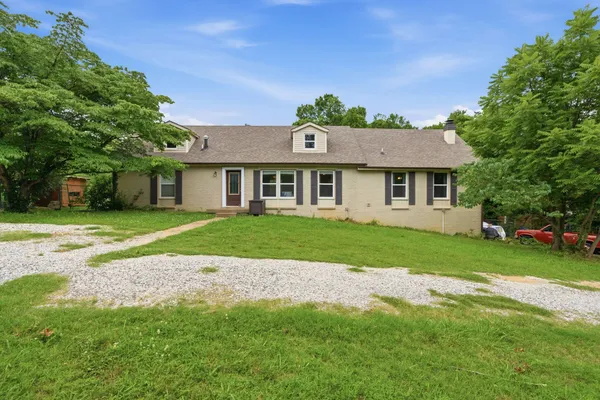 $385,000 | 305 Cainridge Drive, Clarksville, TN 37040