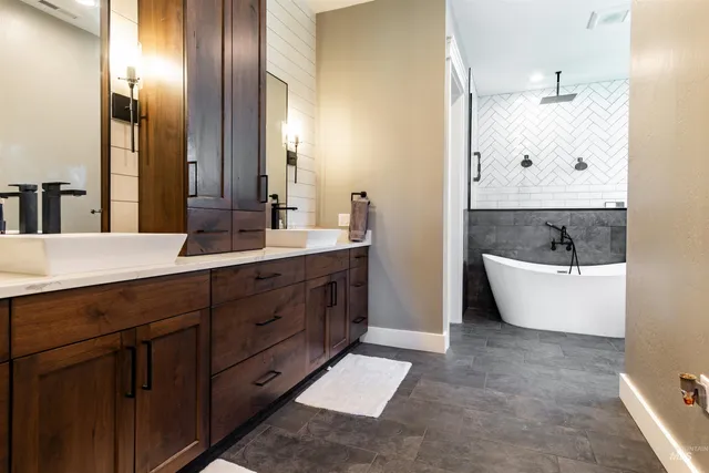 $1,670,000 | 204 South 82nd Street East, Burley, ID 83318